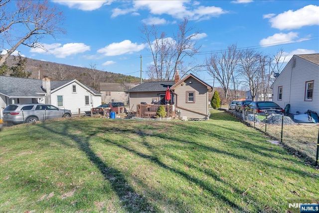 29 Bushwick Lane, West Milford, NJ 07480