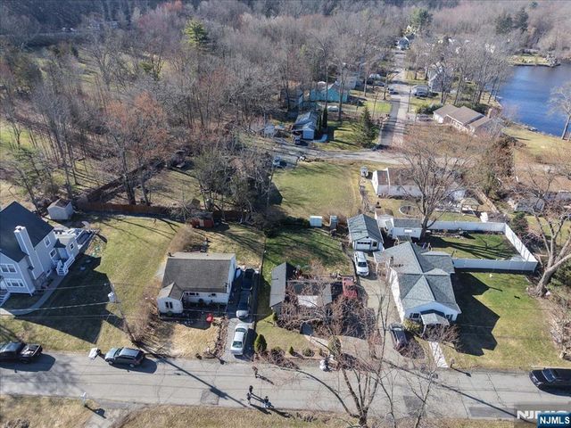 29 Bushwick Lane, West Milford, NJ 07480