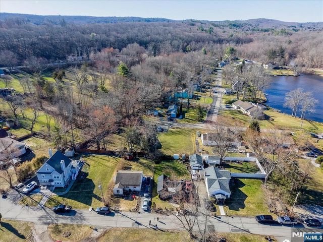 29 Bushwick Lane, West Milford, NJ 07480