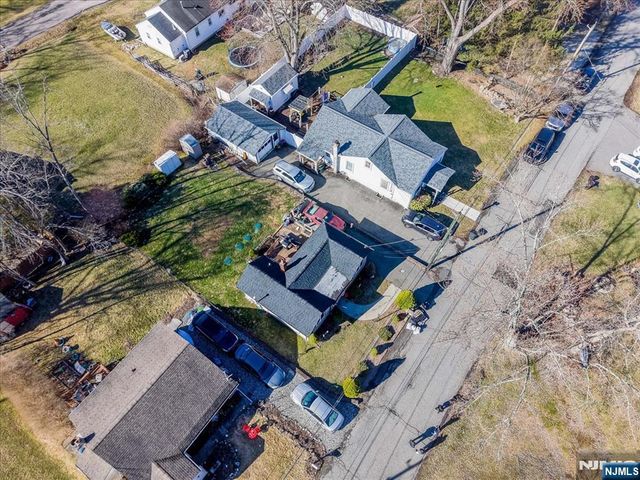 29 Bushwick Lane, West Milford, NJ 07480