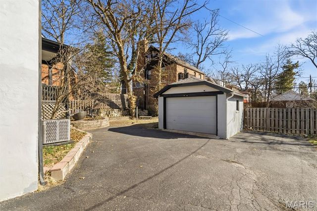 448 N Hanley Road, University City, MO 63130