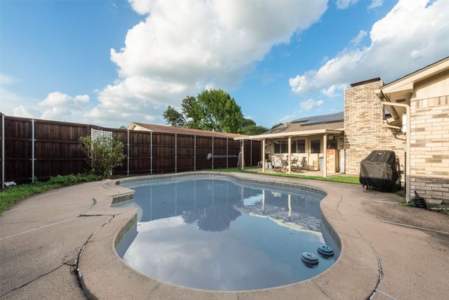 3521 Whitney Drive, Carrollton, TX 75007
