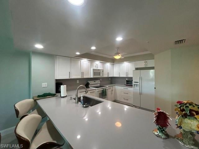 21 Bluebill AVE 303, Naples, FL 34108