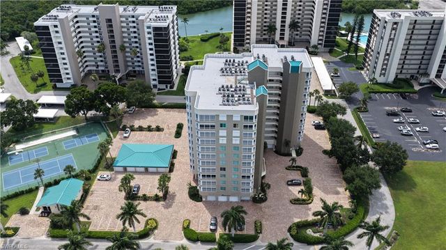 21 Bluebill AVE 303, Naples, FL 34108