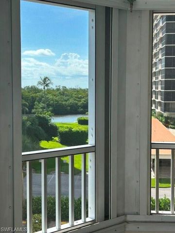 21 Bluebill AVE 303, Naples, FL 34108