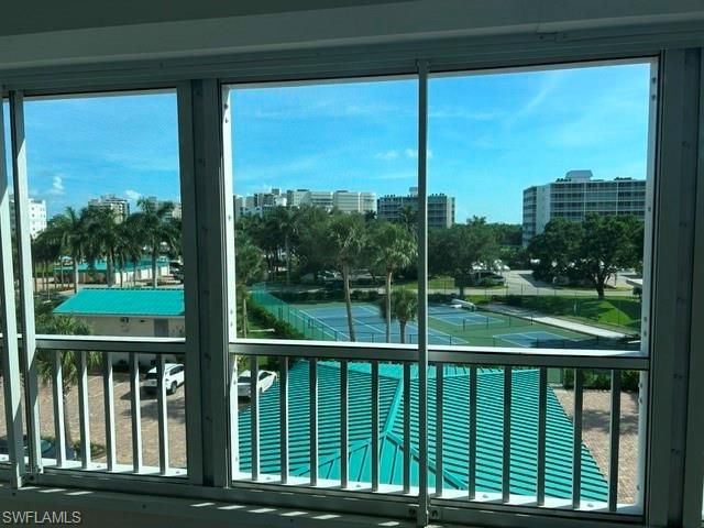 21 Bluebill AVE 303, Naples, FL 34108