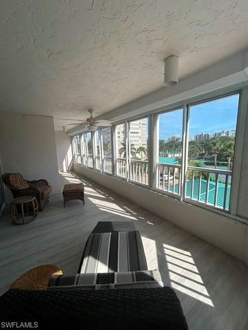 21 Bluebill AVE 303, Naples, FL 34108