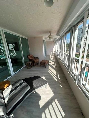 21 Bluebill AVE 303, Naples, FL 34108