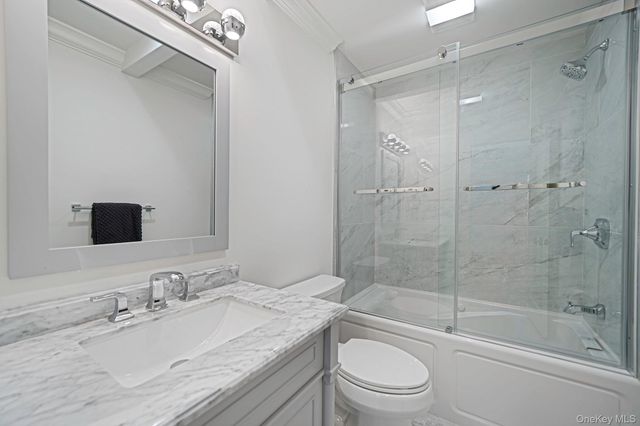 19 Pine Tree Lane, East Quogue, NY 11942