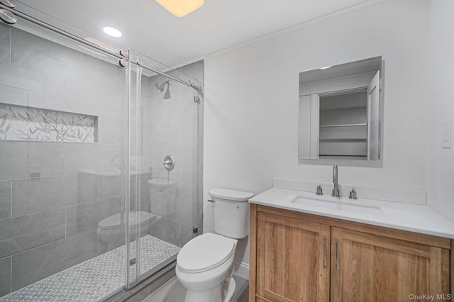 19 Pine Tree Lane, East Quogue, NY 11942