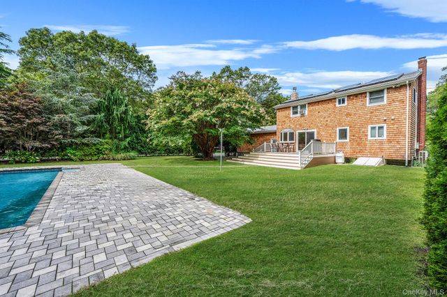 19 Pine Tree Lane, East Quogue, NY 11942