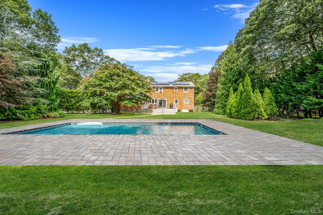 19 Pine Tree Lane, East Quogue, NY 11942