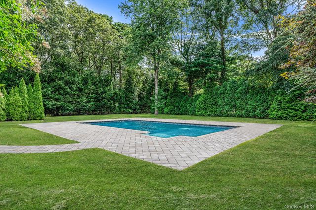 19 Pine Tree Lane, East Quogue, NY 11942