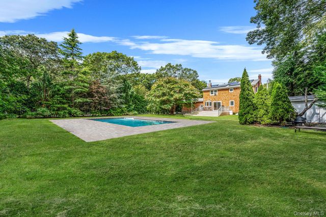 19 Pine Tree Lane, East Quogue, NY 11942