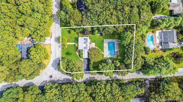 19 Pine Tree Lane, East Quogue, NY 11942