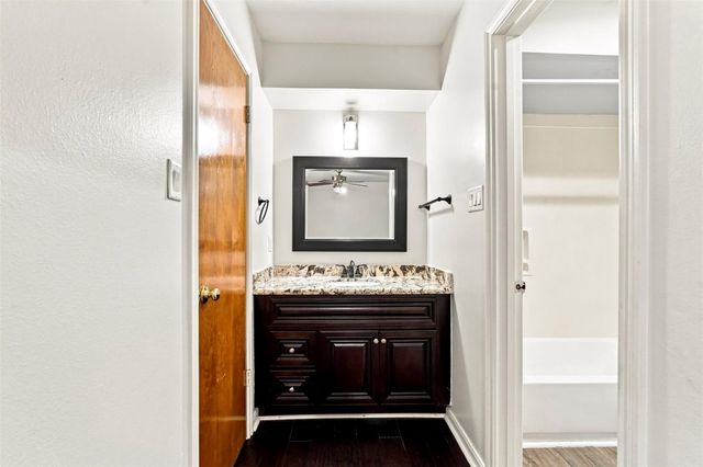 10652 Hazelhurst Drive 29, Houston, TX 77043
