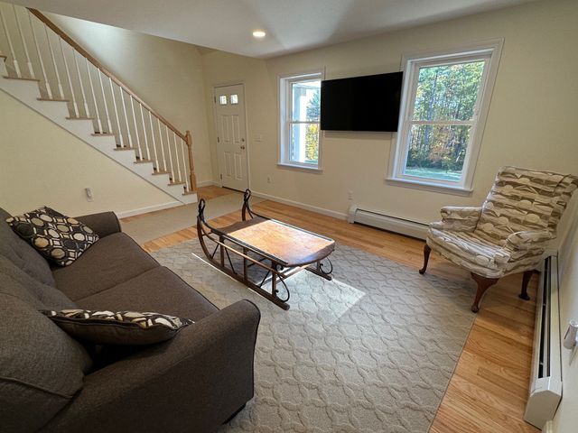43 Billings Rd, Fitchburg, MA 01420