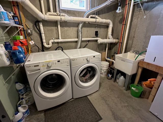 43 Billings Rd, Fitchburg, MA 01420