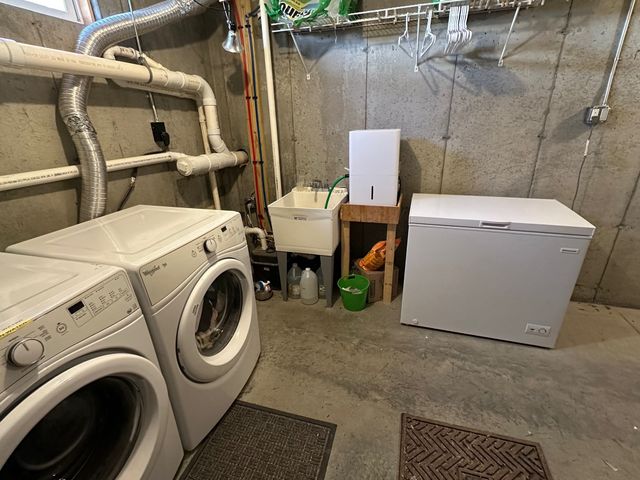 43 Billings Rd, Fitchburg, MA 01420