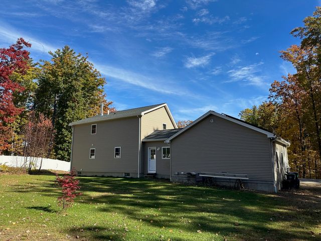 43 Billings Rd, Fitchburg, MA 01420