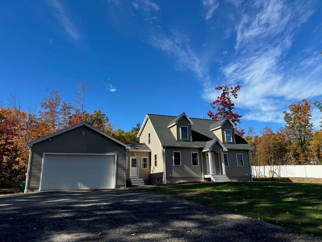 43 Billings Rd, Fitchburg, MA 01420