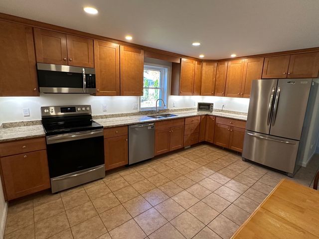 43 Billings Rd, Fitchburg, MA 01420