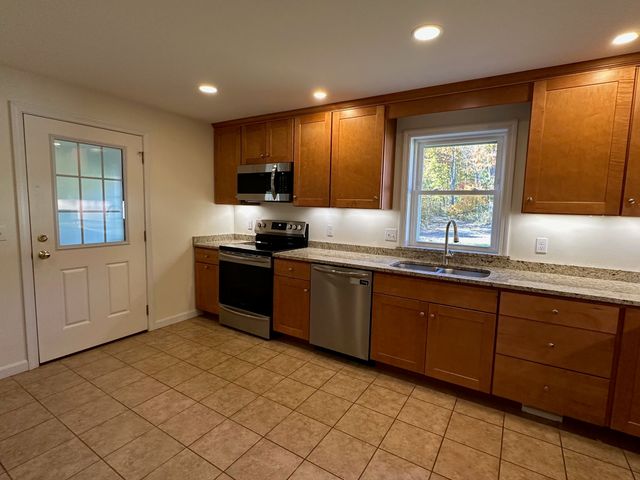 43 Billings Rd, Fitchburg, MA 01420