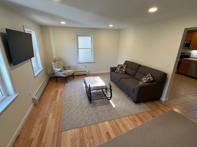 43 Billings Rd, Fitchburg, MA 01420