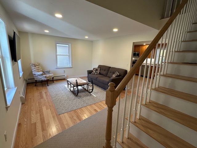 43 Billings Rd, Fitchburg, MA 01420