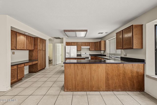 9802 W ROCKWOOD Drive, Peoria, AZ 85382