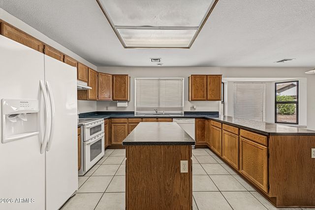 9802 W ROCKWOOD Drive, Peoria, AZ 85382