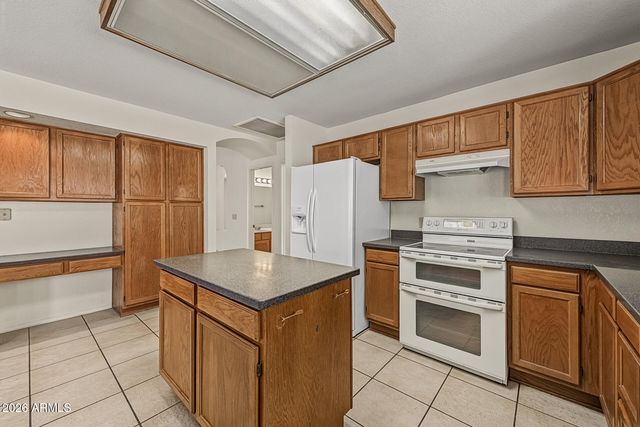 9802 W ROCKWOOD Drive, Peoria, AZ 85382