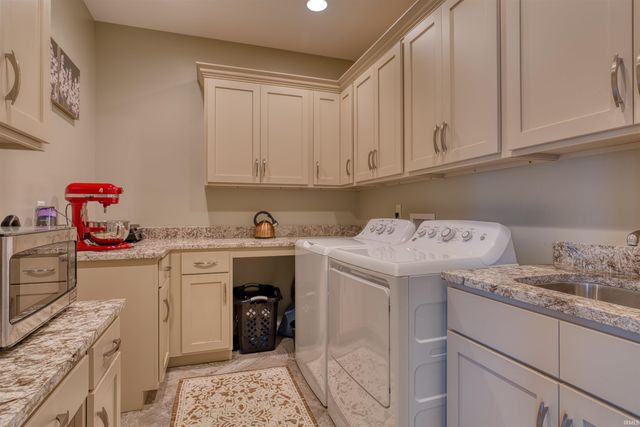 2221 Sable Way, Newburgh, IN 47630
