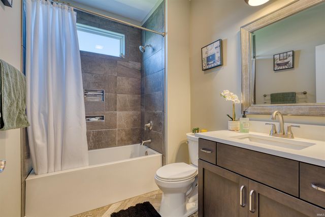 2221 Sable Way, Newburgh, IN 47630