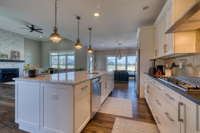 2221 Sable Way, Newburgh, IN 47630
