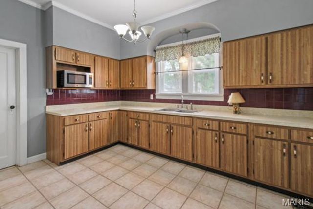 402 N Taylor Avenue, Crystal City, MO 63019