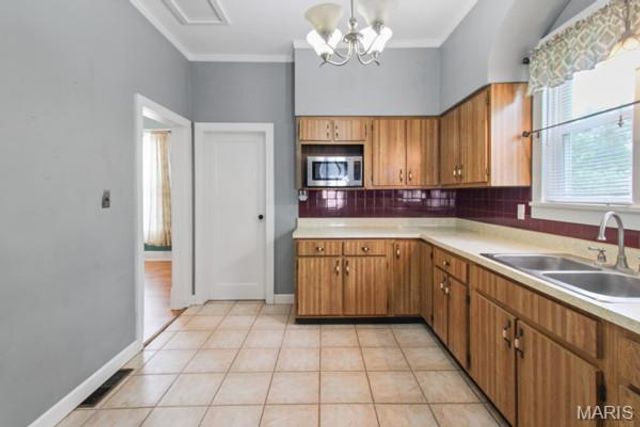 402 N Taylor Avenue, Crystal City, MO 63019