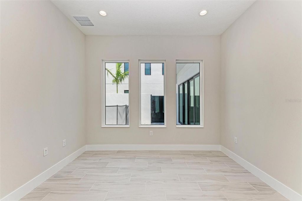 Image 25 of property listing at 6028 CAT CLAW LANE, Bradenton, FL 34210