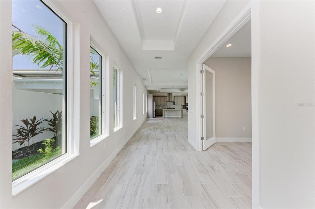 Image 4 of property listing at 6028 CAT CLAW LANE, Bradenton, FL 34210