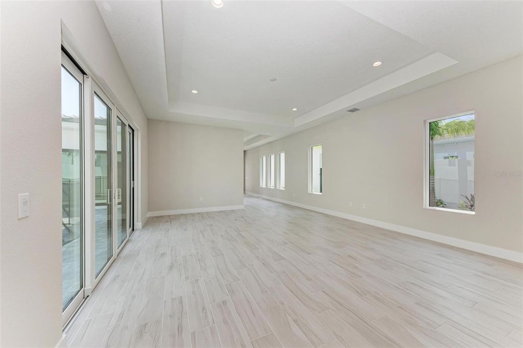Image 7 of property listing at 6028 CAT CLAW LANE, Bradenton, FL 34210