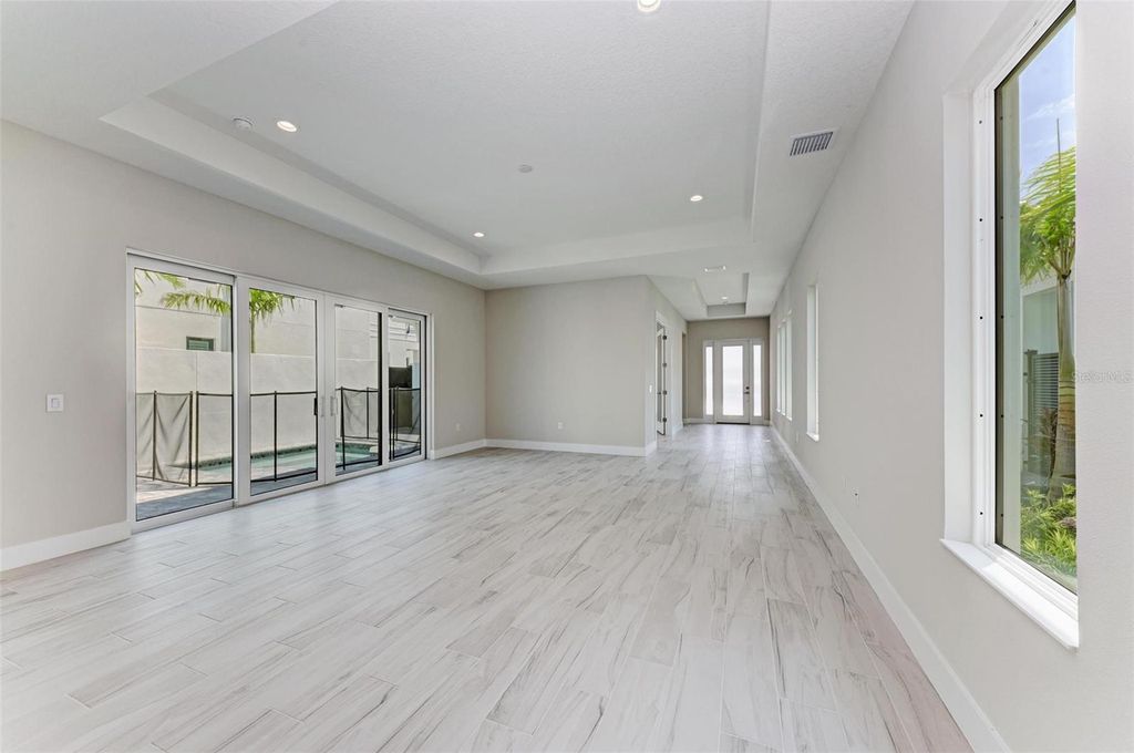 Image 8 of property listing at 6028 CAT CLAW LANE, Bradenton, FL 34210