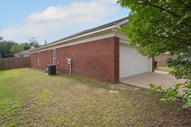 61 Lincolnshire Lane, Phenix City, AL 36870