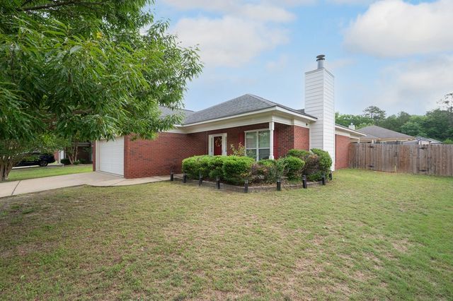 61 Lincolnshire Lane, Phenix City, AL 36870