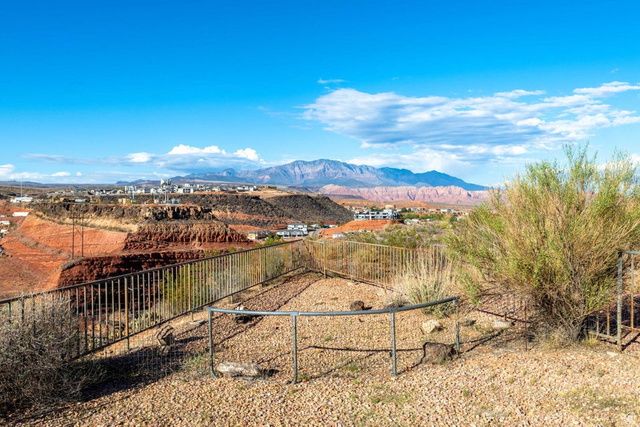 393 N CRESTLINE CIR, St. George, UT 84790