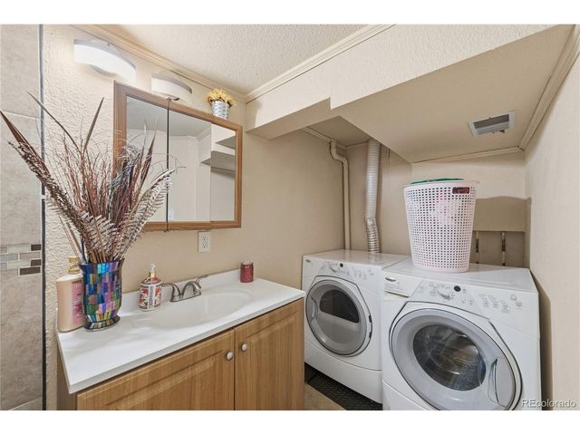 12106 E 2nd Dr, Aurora, CO 80011