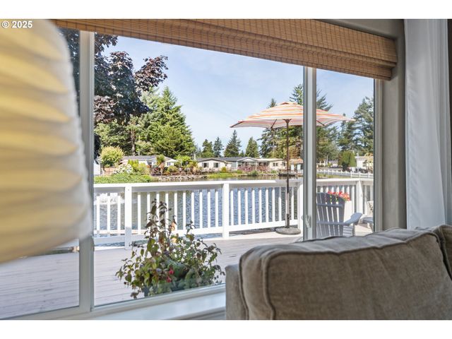 1975 SHOREPINES Dr, Coos Bay, OR 97420