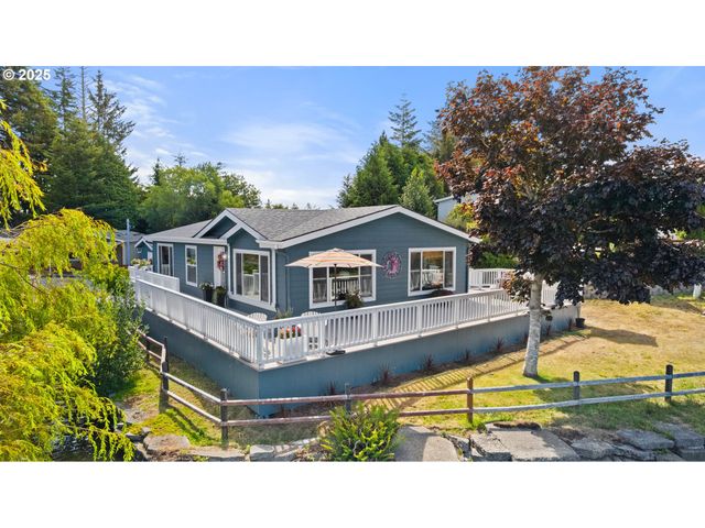 1975 SHOREPINES Dr, Coos Bay, OR 97420