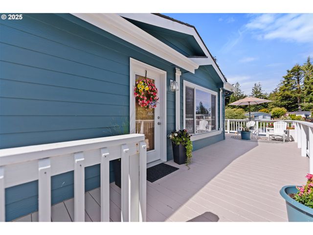 1975 SHOREPINES Dr, Coos Bay, OR 97420