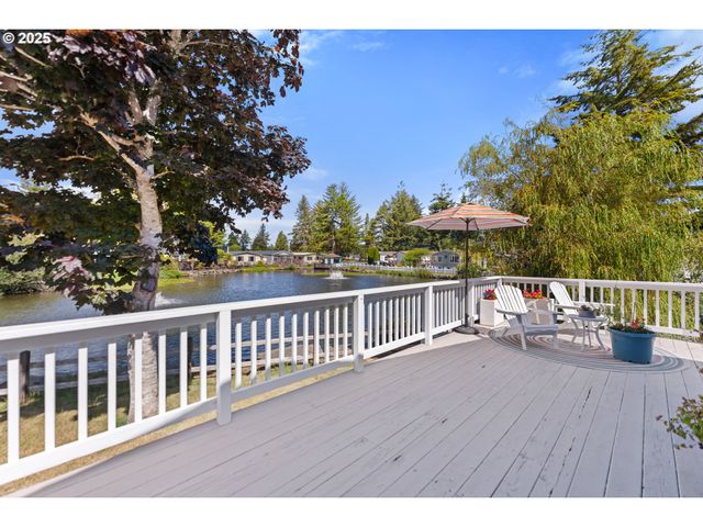 1975 SHOREPINES Dr, Coos Bay, OR 97420