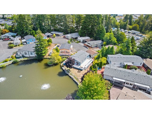 1975 SHOREPINES Dr, Coos Bay, OR 97420